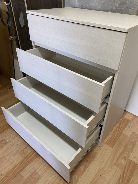 Комоды без ручек  30000