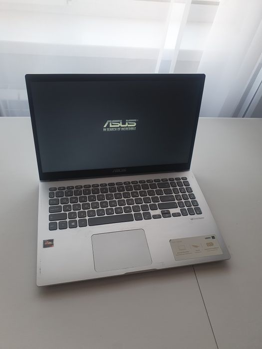 Продам ноутбук Asus 4 ядра сумка мышка
