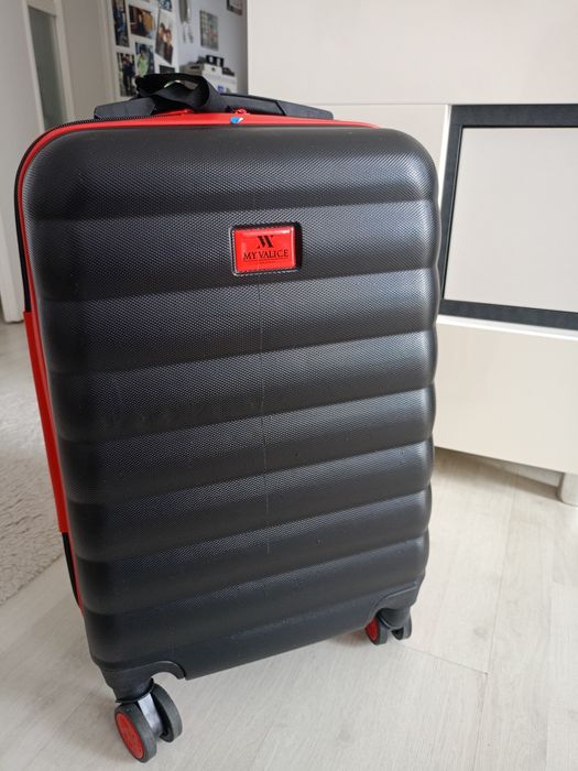Vând troler 57 cm...puțin folosit,urme de folosire, produs de calitate