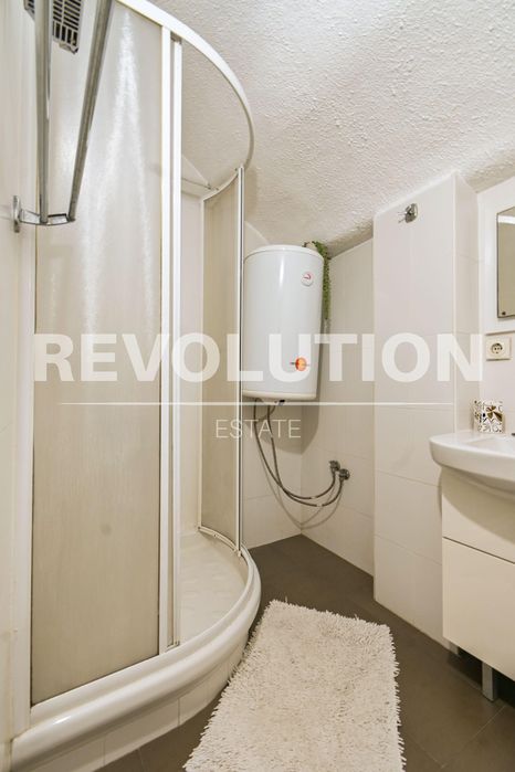 Дава се под наем Тристаен апартамент в София, Център - 95 кв.м за 588 € - Снимка #13