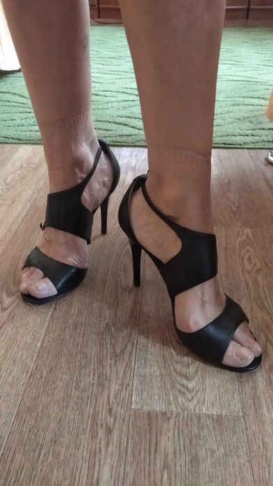 Женские босоножки