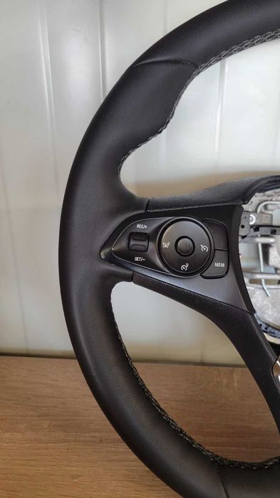 Продавам нов кожен волан за Opel Corsa F след 2019 Astra L след 2021