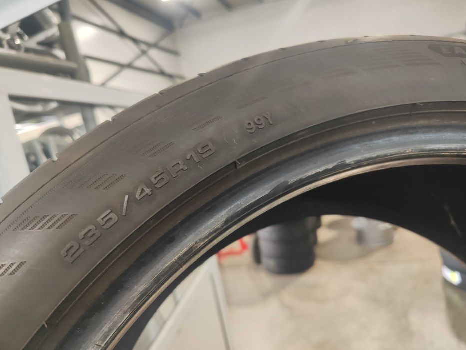 2бр. летни гуми 235/45/19 Goodyear