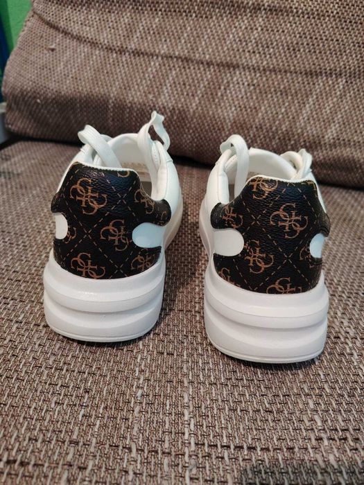 Обувки Guess Нови