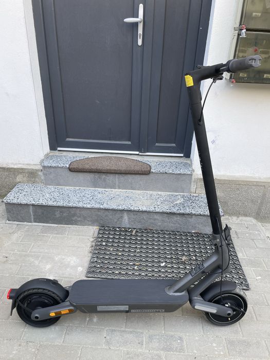 Vînd trotinetă electrică Xiaomi 4 Ultra.