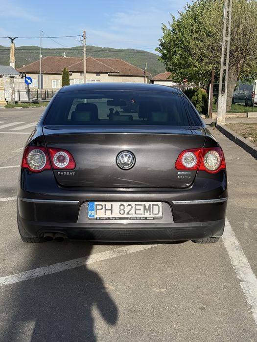 Se vinde autoturism