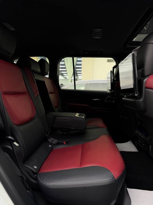 Toyota Land Cruiser LC300