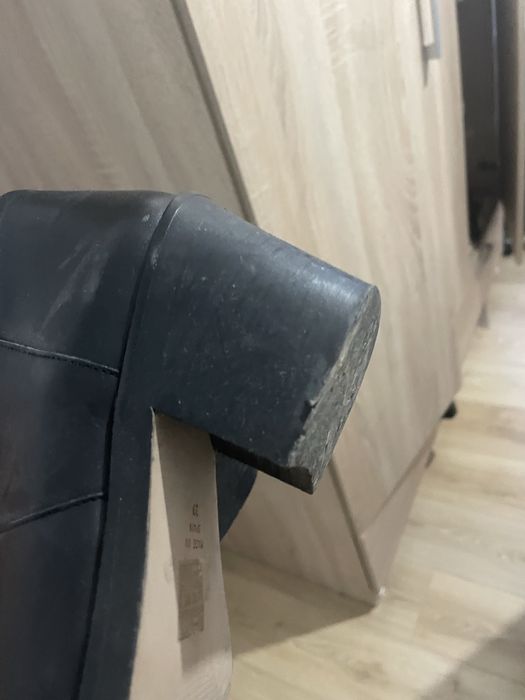 Cizme negre din piele