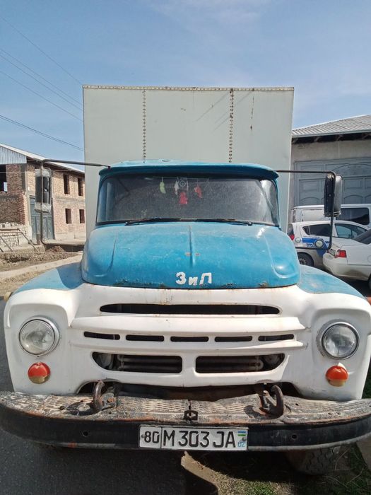 yuk mashina sotiladi