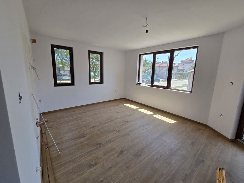 Продава се Тристаен апартамент в Казанлък - 90 кв.м за 1105 €/кв.м - Снимка #1