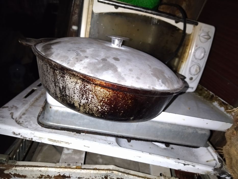 Козонок с крышкой продам