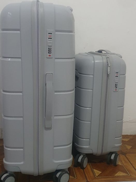 Продам    чемоданы