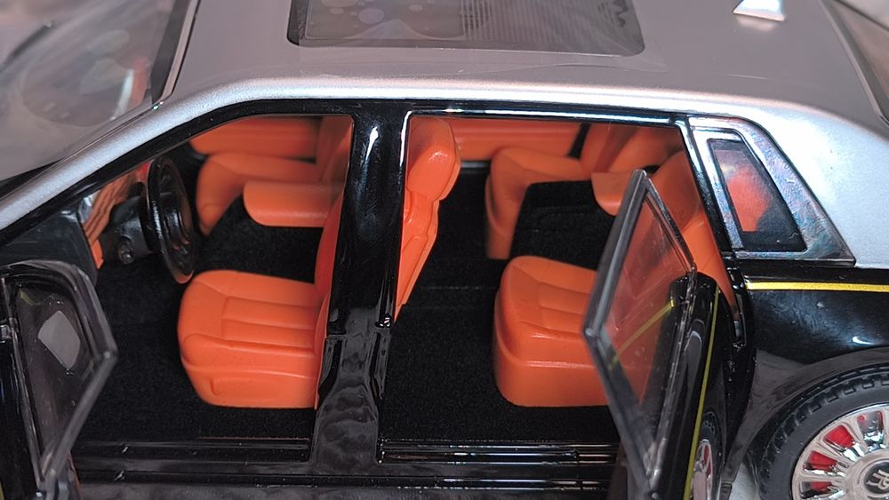 Метална кола Rolls Royce Phantom,1:18 , чисто нова