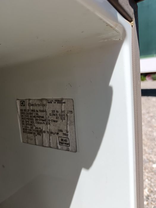 Хладилник 12V / 220V / 240V / 54L подходящ за квмпер / каравана