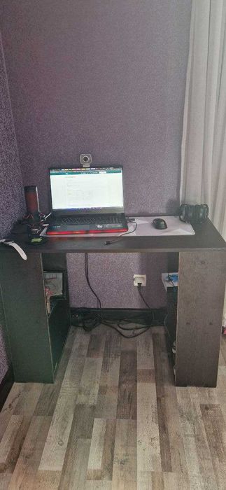 Стол компьютерный