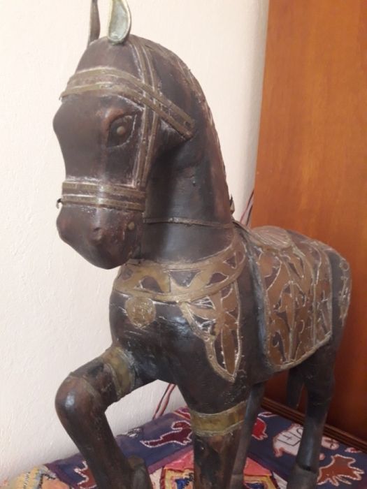 Статуетка на кон