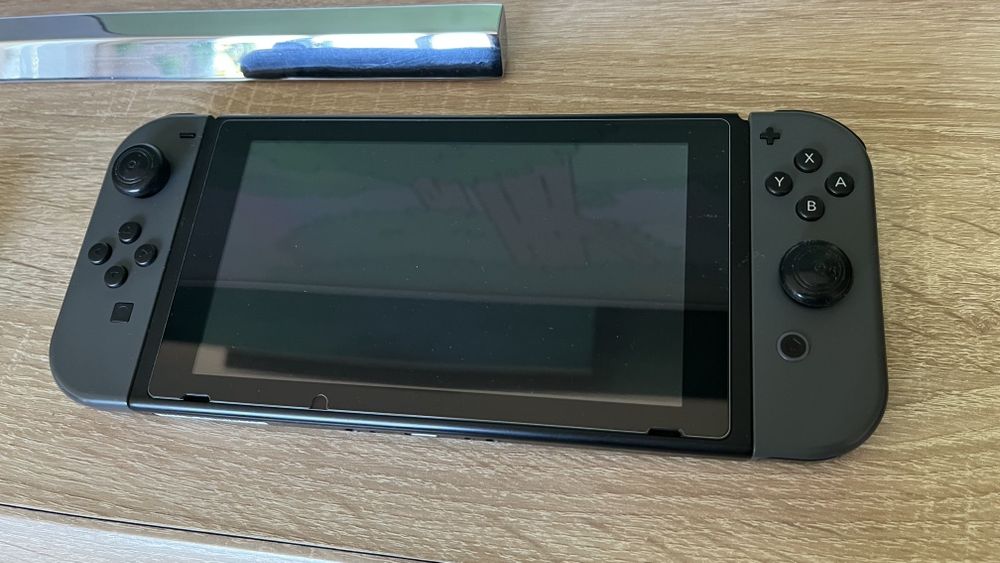 Nintendo switch пълен комплект + 128GB карта памет