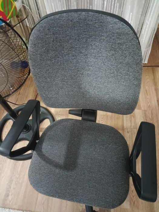 Продам стул офисный