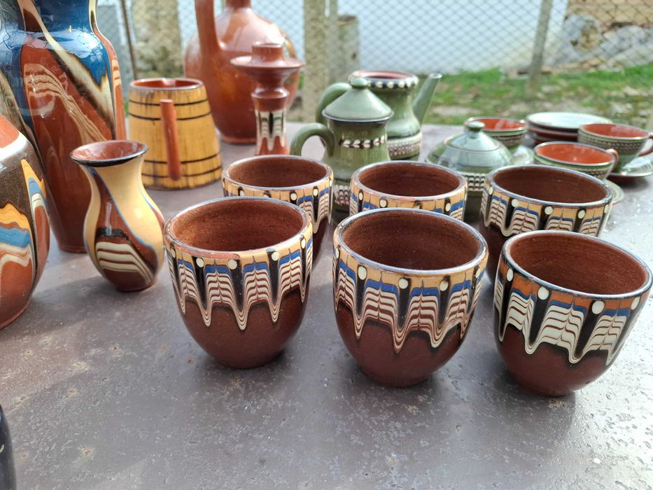 Глинени съдове и чаши