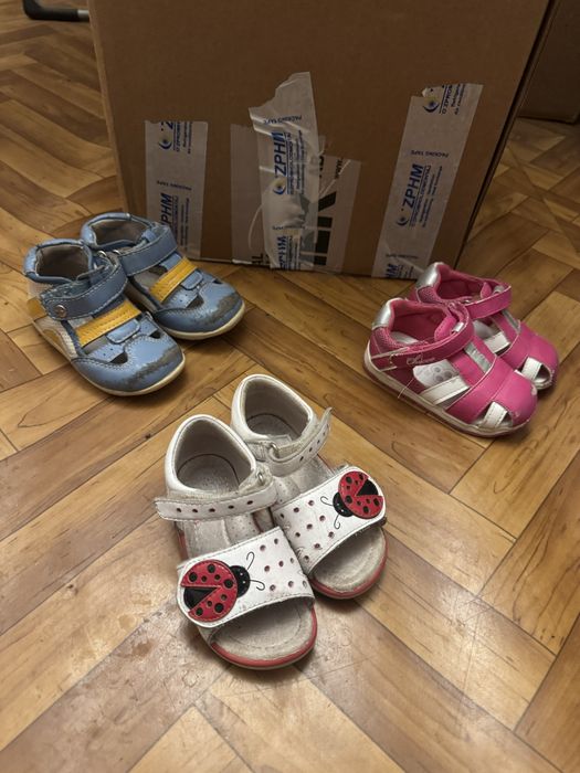 Продам обувь детскую