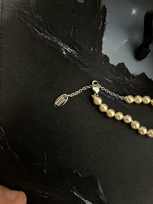 Colier Vivienne Westwood Mini Bas Relief Pearl Choker