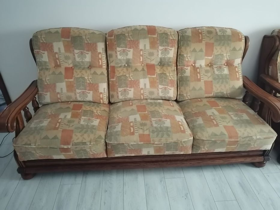 Canapele fixe cu rana de lemn masiv