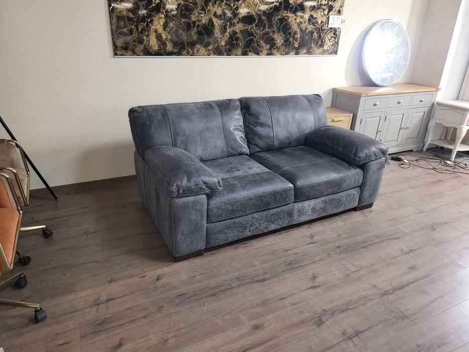 Сив кожен диван двойка - телешки бокс