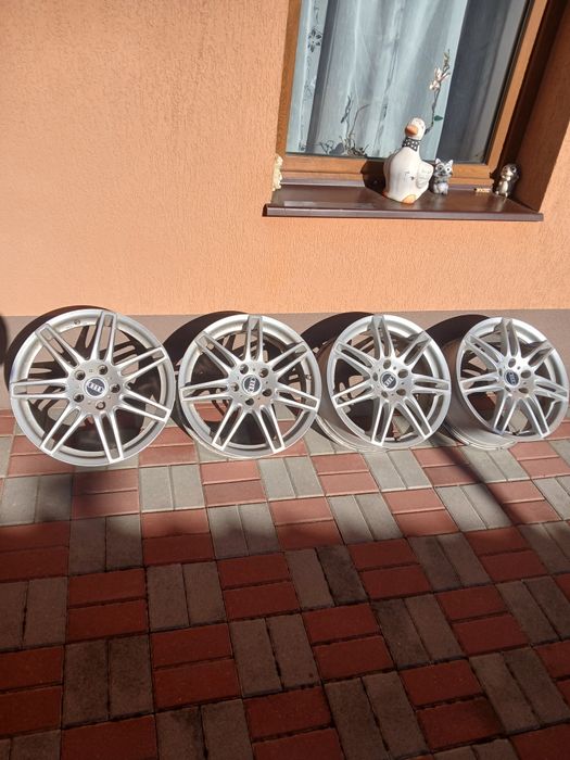 Vând jante a4b8 în stare bună