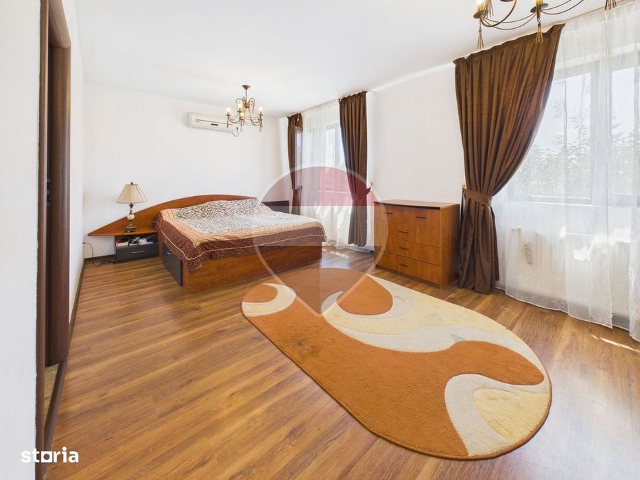 Vilă 10 camere + spațiu comercial | teren 1.300 mp | Otopeni 23 August