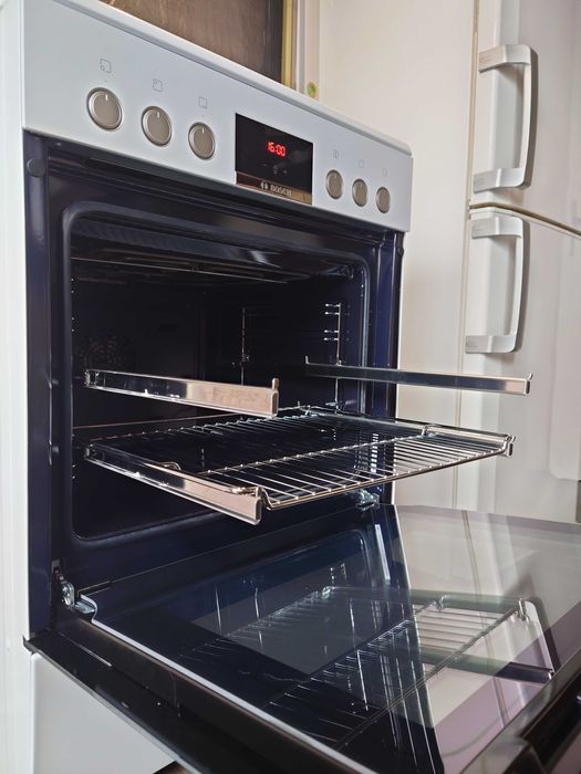 НОВА РАЗОПАКОВАНА - Електрическа готварска печка Bosch HKR39C220