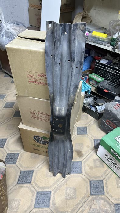 Крепление запаски TLC100, LX470