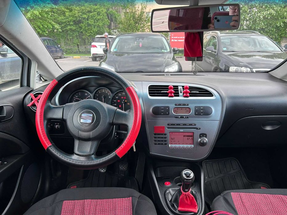 Seat Leon -- 1.6 Benzina -- 102CP --115.000 KM -- Manuala -- Proprietar