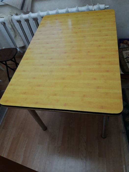 Продам стол 90*120
