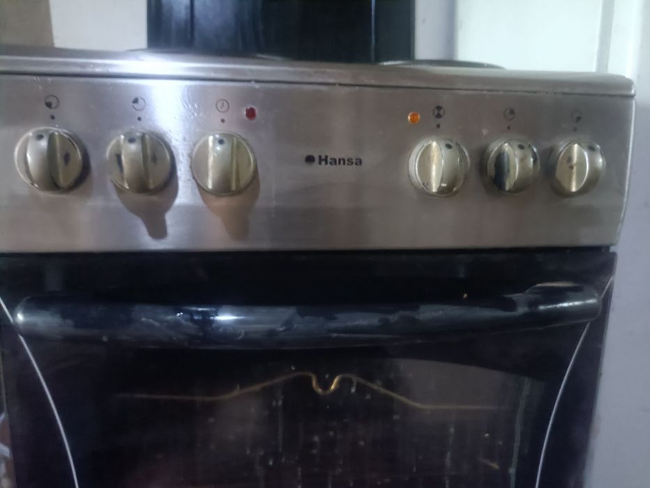 Продаю электрическую плиту Hansa