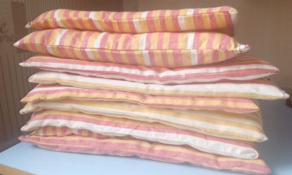 Подушки сидушки на синтепоне.ватине.перо.