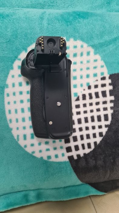 Vând baterie grip pentru 60D