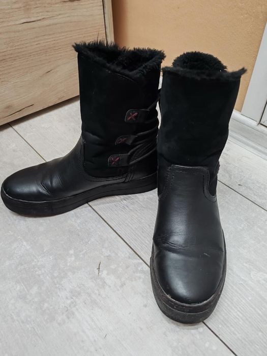 Черни боти Bench