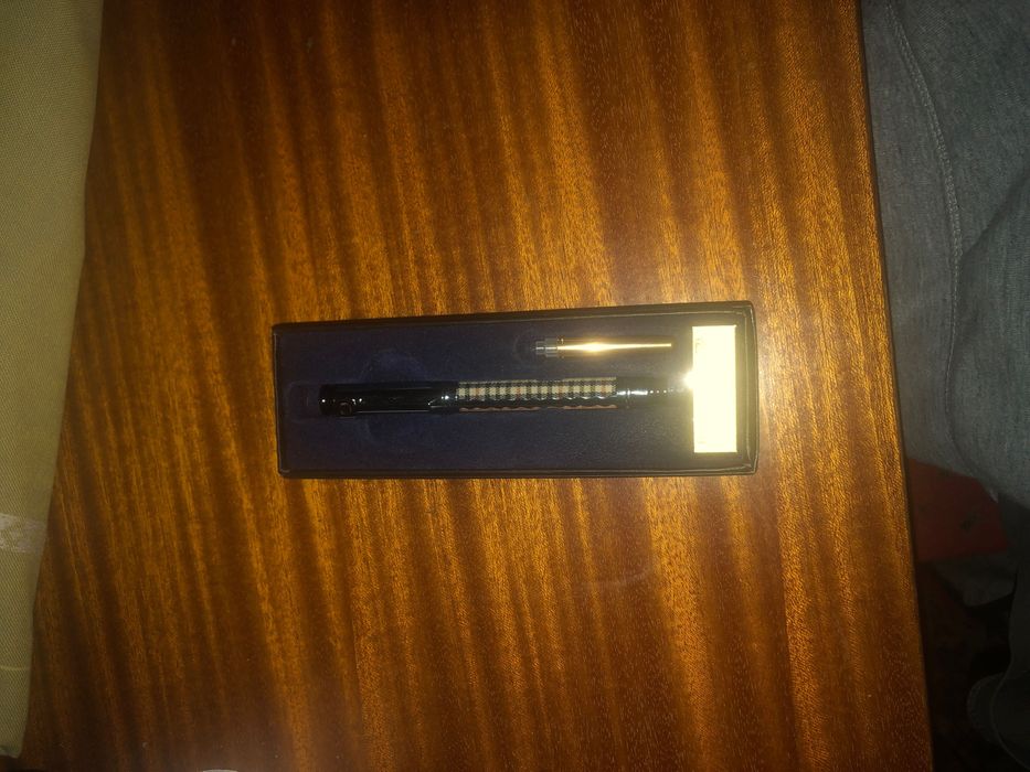 Vind Stilou cu penita de aur 24 k Hachete