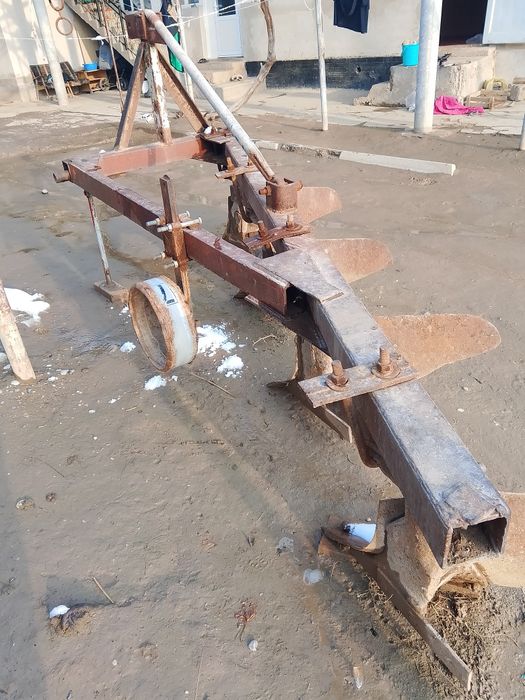 Плуг 4 корпус 35 стойка.