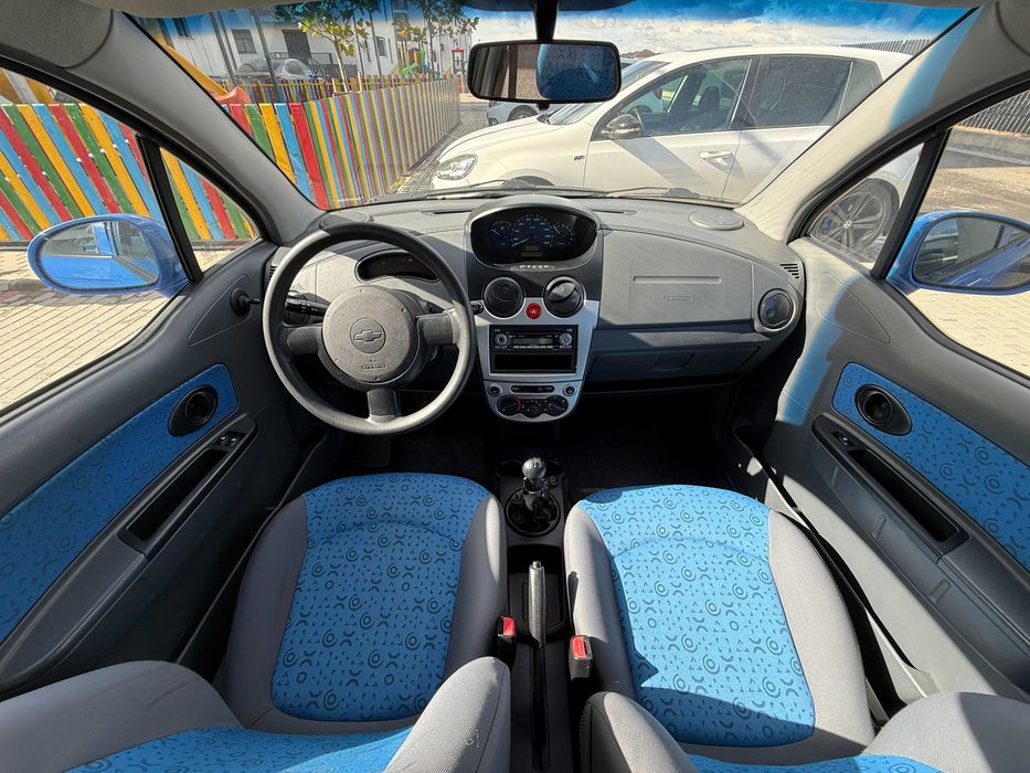 Vând Chevrolet Spark LS, an fabricație 2008, motor pe benzină de 796 cm³, cu doar 17.000 km reali!  Mașina este foarte bine întreținută, îngrijită.