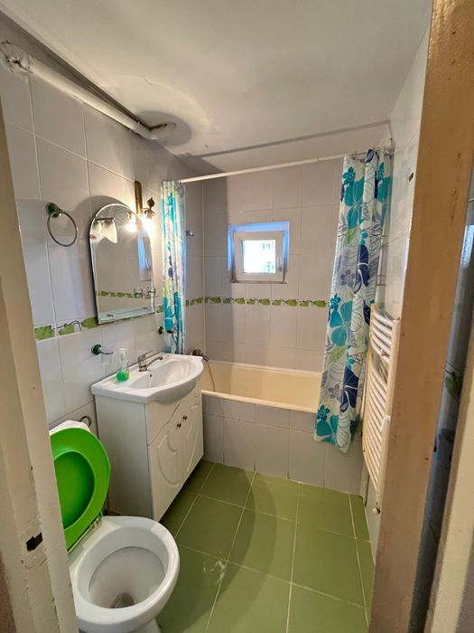 Vând apartament cu trei camere
