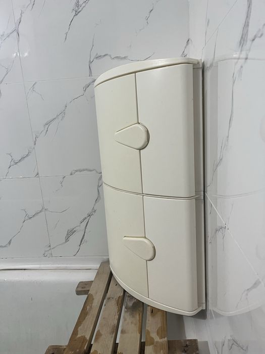 Продам угловой шкафчик в ванную