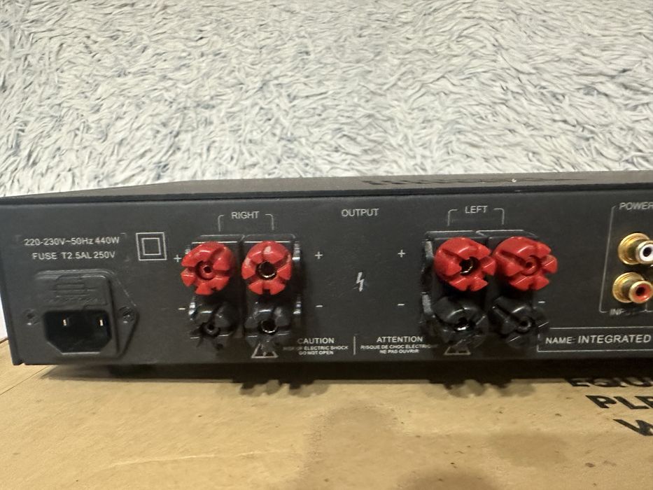 Audiolab 8200a английски усилвател