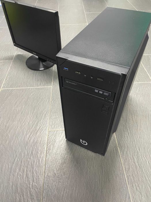 Настолен компютър ASUS с монитор ASUS Windows 10 Pro