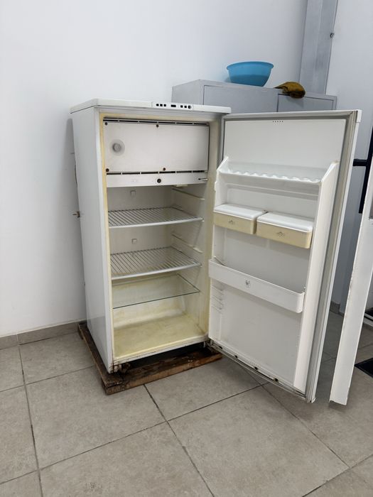 Холодильник б/у рабочем состоянии