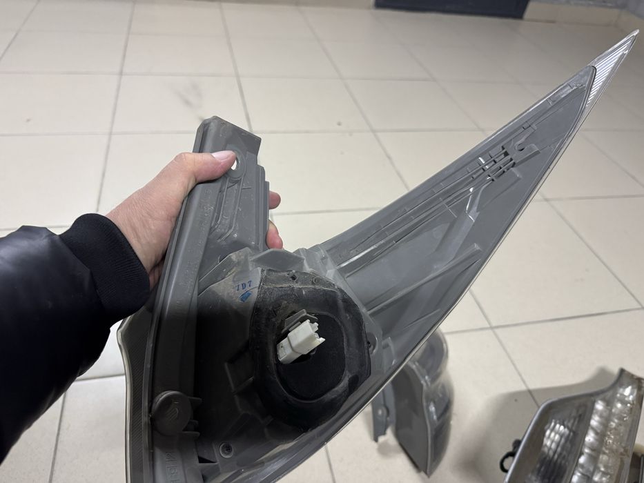 Задний фанарь комплект Истима Превия