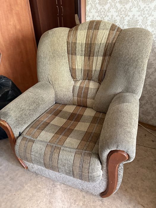 Продам Б/У Диван + 2 Кресла
