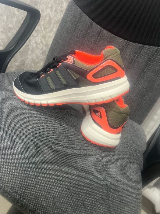 Продам кроссовки Адидас оригинал