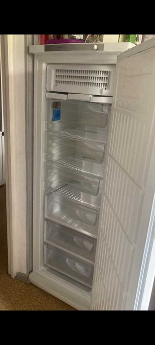 Продам б/у морозильную камеру
