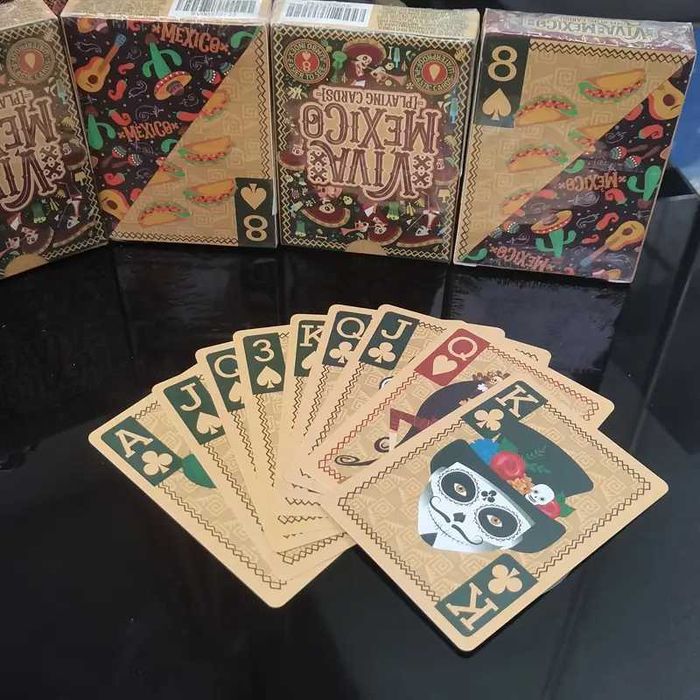 Cărți de joc cu motive mexicane ideale pentru colecționari sau cadou